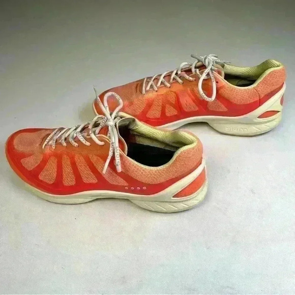 Women's Biom Fjuel Racer Sneaker In Coral Blush/Coral/Popcorn Sz 8/8.5 like new - Picture 4 of 15